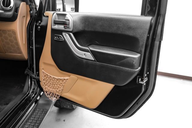 Used 2015 Jeep Wrangler Unlimited Sahara w/ Connectivity Group AWD/4WD image 42