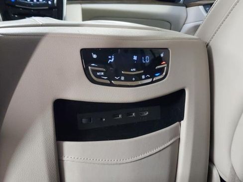 Used 2020 Cadillac Escalade Luxury AWD/4WD image 13