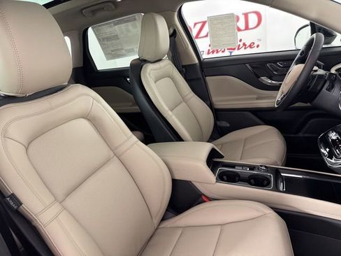 New 2026 Lincoln Corsair Premiere image 19