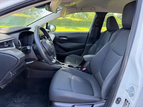 Used 2021 Toyota Corolla LE FWD image 19