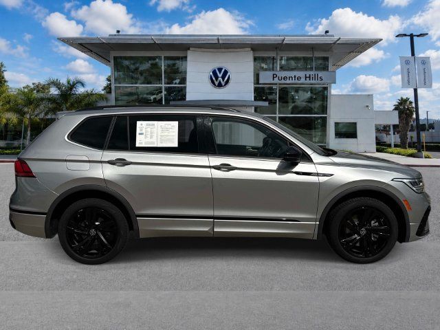 Certified 2023 Volkswagen Tiguan SE R-Line FWD image 3