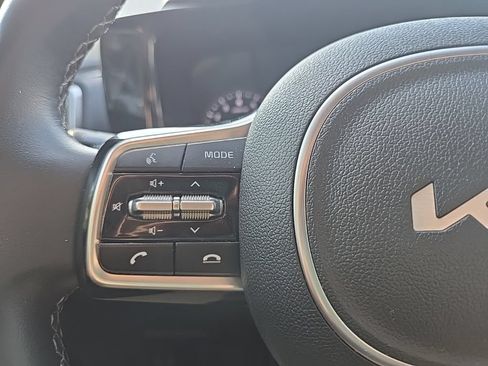 Certified 2022 Kia Sorento EX w/ Panoramic Sunroof Package FWD image 3