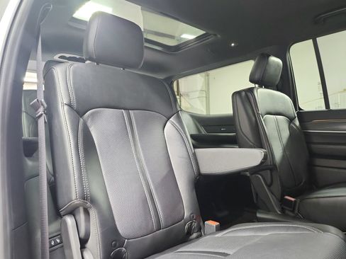 Used 2024 Jeep Wagoneer Series III w/ Premium Group I AWD/4WD image 47