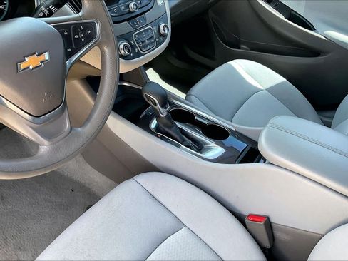 Used 2021 Chevrolet Malibu LT FWD image 16