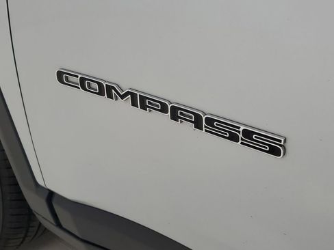 Used 2025 Jeep Compass Limited AWD/4WD image 7