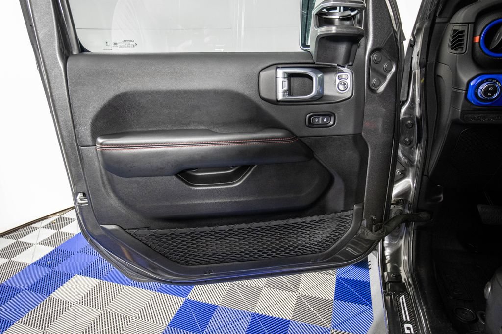 Used 2024 Jeep Gladiator Rubicon w/ Technology Group AWD/4WD image 15