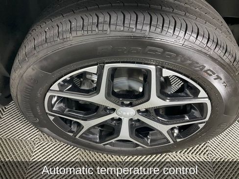 Certified 2024 Jeep Compass Limited image 9