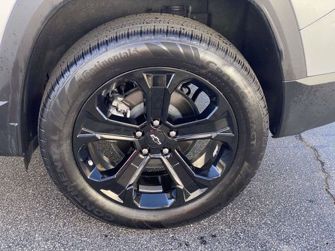 Used 2025 Chevrolet Equinox LT w/ Midnight Edition image 14