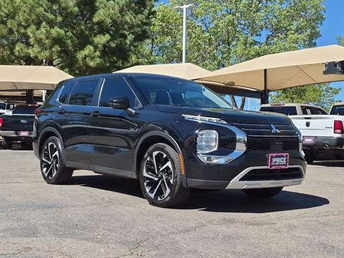 Used 2024 Mitsubishi Outlander SE AWD/4WD image 3