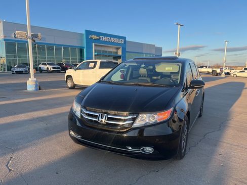 Used 2016 Honda Odyssey Touring Elite image 2