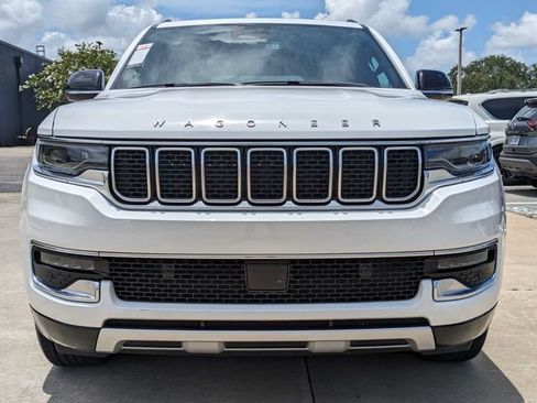 Used 2024 Jeep Wagoneer Series II w/ Flexible Seating Group AWD/4WD image 3