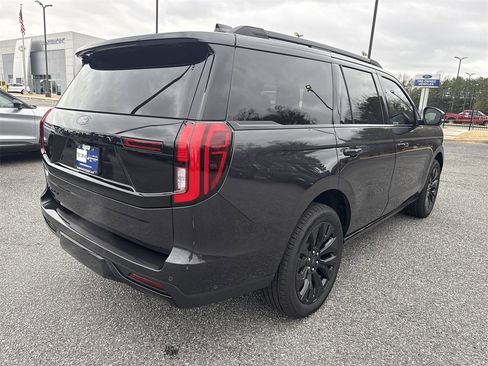 Used 2025 Ford Expedition Platinum w/ Stealth Appearance Package image 7