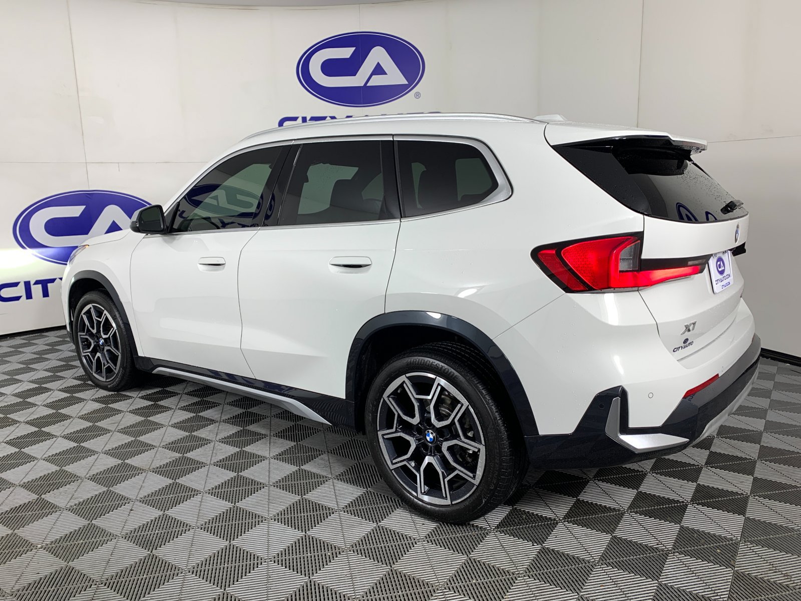 Used 2023 BMW X1 xDrive28i w/ Convenience Package AWD/4WD image 5