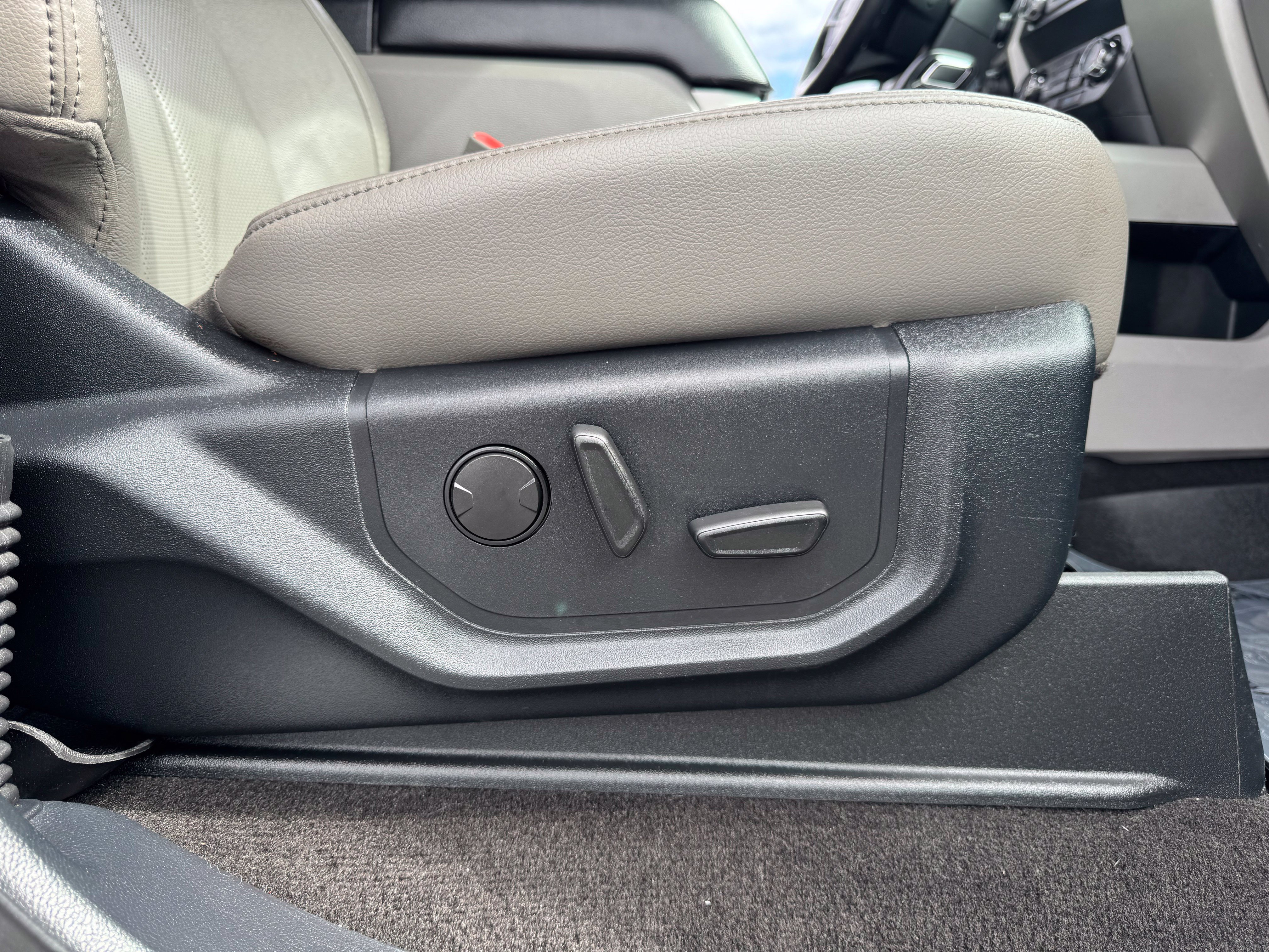 Used 2019 Ford F150 Lariat AWD/4WD image 45