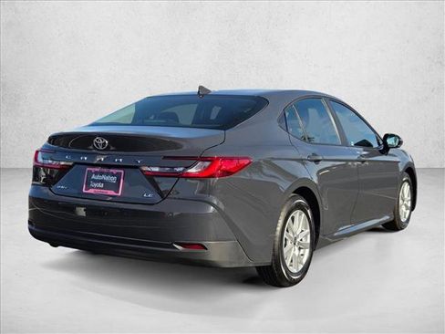 Used 2025 Toyota Camry LE image 5
