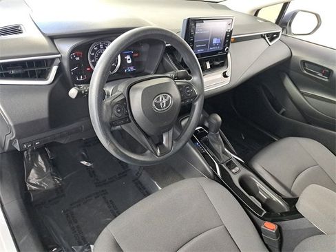 Used 2022 Toyota Corolla LE image 18