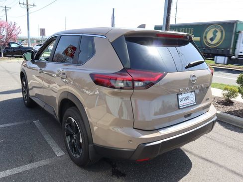 Certified 2025 Nissan Rogue SV image 8