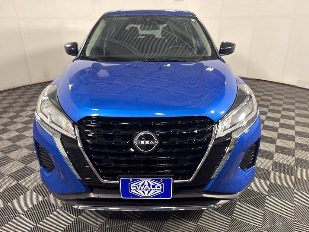 Used 2024 Nissan Kicks S FWD image 3