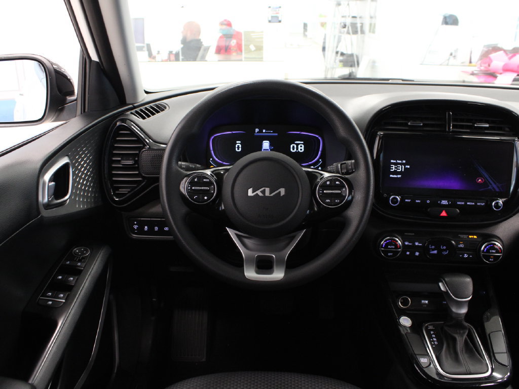 Used 2023 Kia Soul S FWD image 19