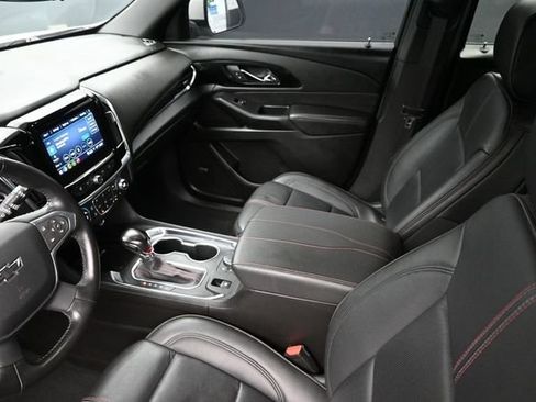 Used 2022 Chevrolet Traverse RS FWD image 16