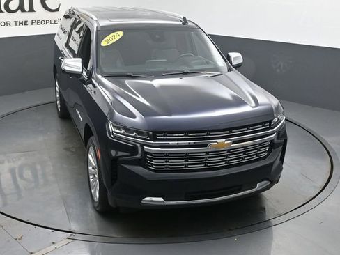 Used 2024 Chevrolet Suburban Premier w/ Premium Package 2 AWD/4WD image 52