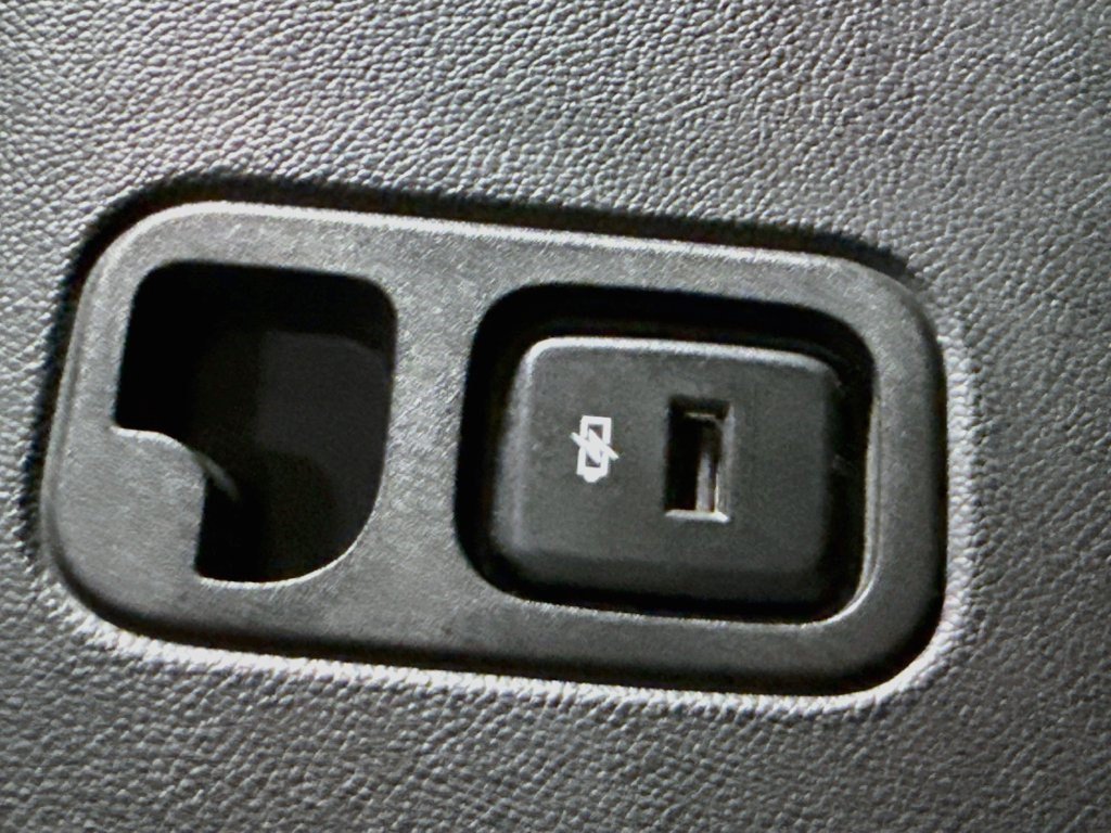 Used 2021 Chevrolet Traverse LS FWD image 43