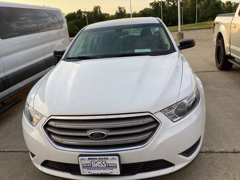 Used 2013 Ford Taurus SE FWD image 2