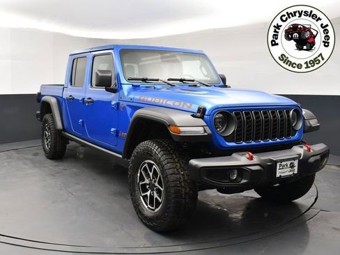 New 2026 Jeep Gladiator Rubicon w/ Steel Power Dome Hood Package AWD/4WD image 4