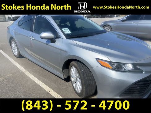 Used 2020 Toyota Camry LE image 2