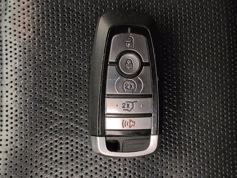 Used 2020 Ford Explorer Platinum w/ Premium Technology Package AWD/4WD image 32