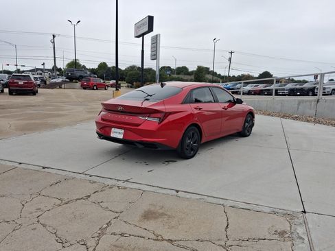Used 2021 Hyundai Elantra SEL FWD image 5