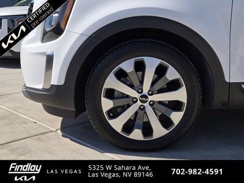 Certified 2022 Kia Telluride EX w/ EX Premium Package AWD/4WD image 10