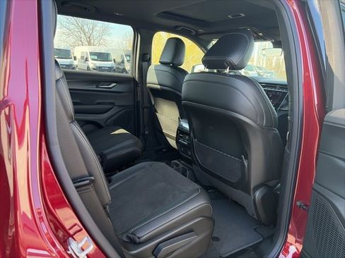 New 2025 Jeep Grand Cherokee L Altitude image 14