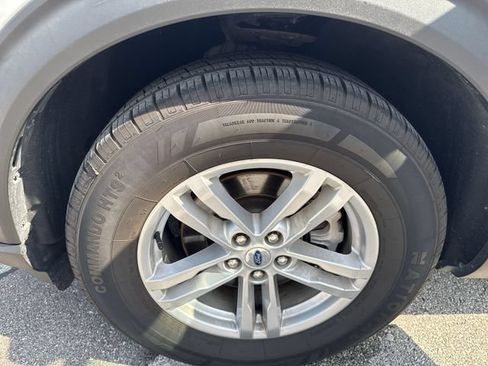 Used 2021 Ford Explorer XLT w/ Equipment Group 202A AWD/4WD image 40