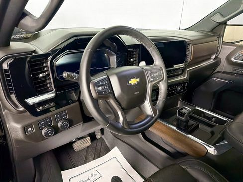 Used 2023 Chevrolet Silverado 1500 High Country w/ Technology Package image 9