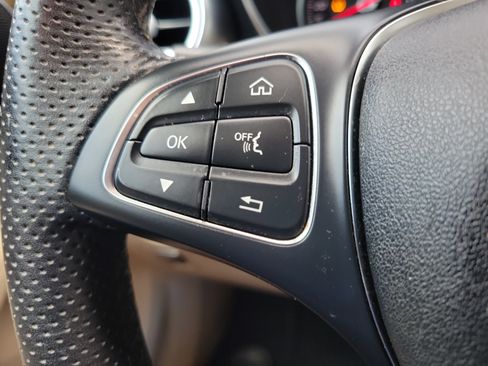 Used 2019 Mercedes-Benz GLC 300 image 17