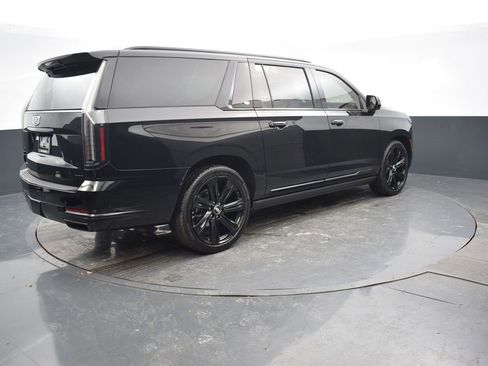 Certified 2025 Cadillac Escalade ESV Sport Platinum image 6