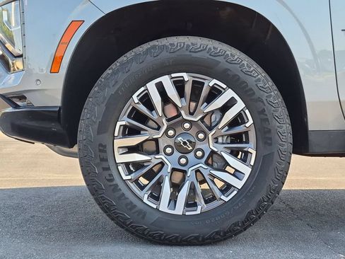 Certified 2025 Chevrolet Tahoe Z71 AWD/4WD image 32