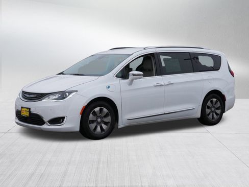 Used 2019 Chrysler Pacifica Limited w/ Advanced Safetytec Group image 3