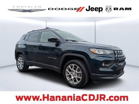 Used 2024 Jeep Compass Latitude image 1