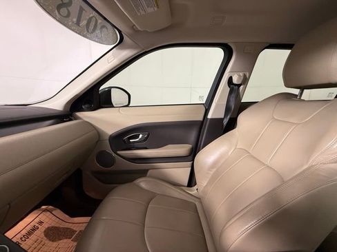 Used 2018 Land Rover Range Rover Evoque SE Premium image 18