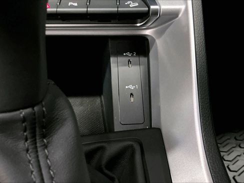 Used 2025 Audi Q3 2.0T Premium image 34