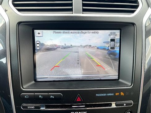 Used 2018 Ford Explorer Platinum AWD/4WD image 14