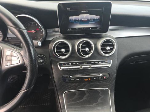 Used 2018 Mercedes-Benz GLC 300 w/ Premium Package image 5