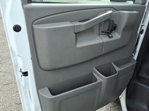 Used 2016 GMC Savana 2500 image 18