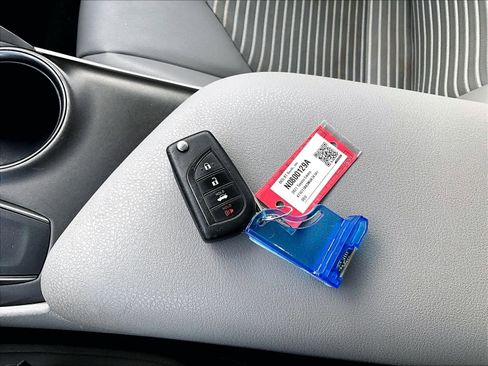 Used 2021 Toyota Camry SE image 30