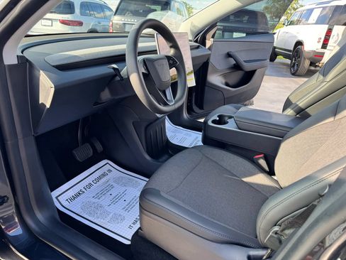 Used 2026 Tesla Model Y Long Range RWD image 8