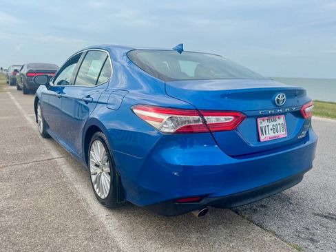 Used 2019 Toyota Camry XLE image 7