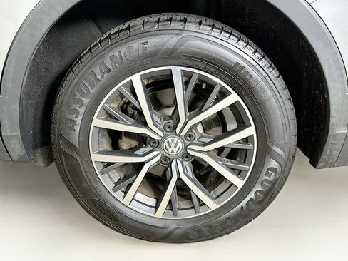 Used 2019 Volkswagen Tiguan SE w/ Panoramic Sunroof Package image 11