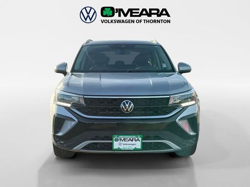 Used 2023 Volkswagen Taos SE w/ Panoramic Sunroof Package image 8